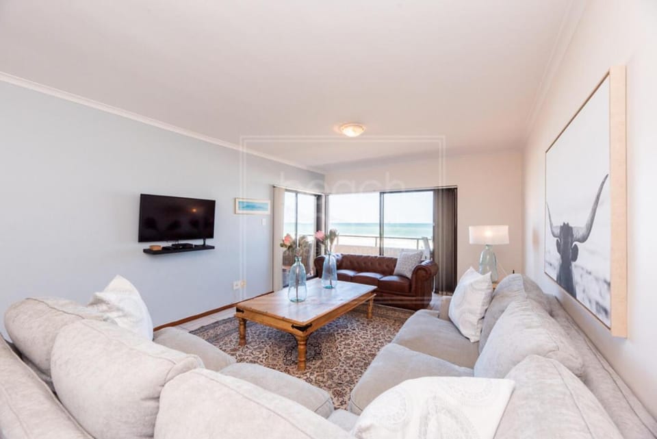 Communal lounge/ TV room, Living room, Seating area