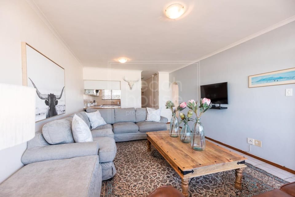 TV and multimedia, Living room, Evening entertainment