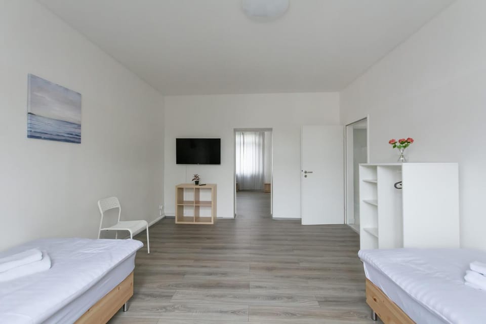 TV and multimedia, Photo of the whole room, Bedroom, towels, wardrobe