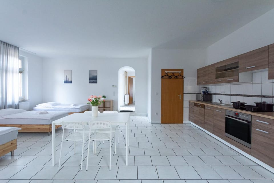 Bed, Kitchen or kitchenette, Photo of the whole room, Dining area, Bedroom, minibar, pet friendly