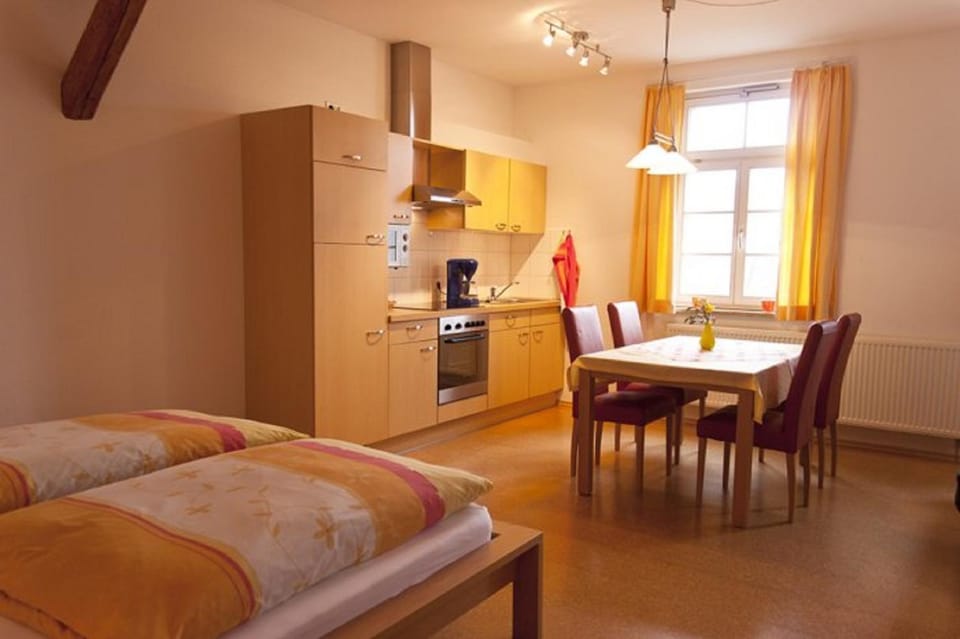 Kitchen or kitchenette, Photo of the whole room, Dining area