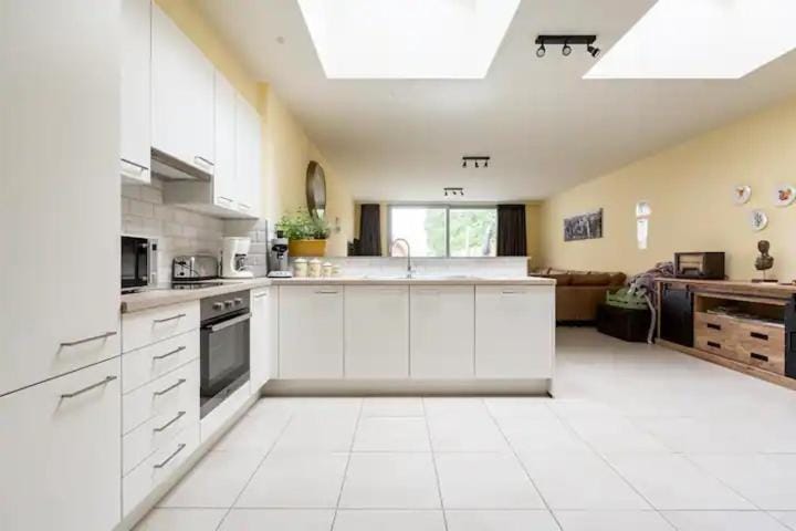 Kitchen or kitchenette, dishwasher, oven, stove