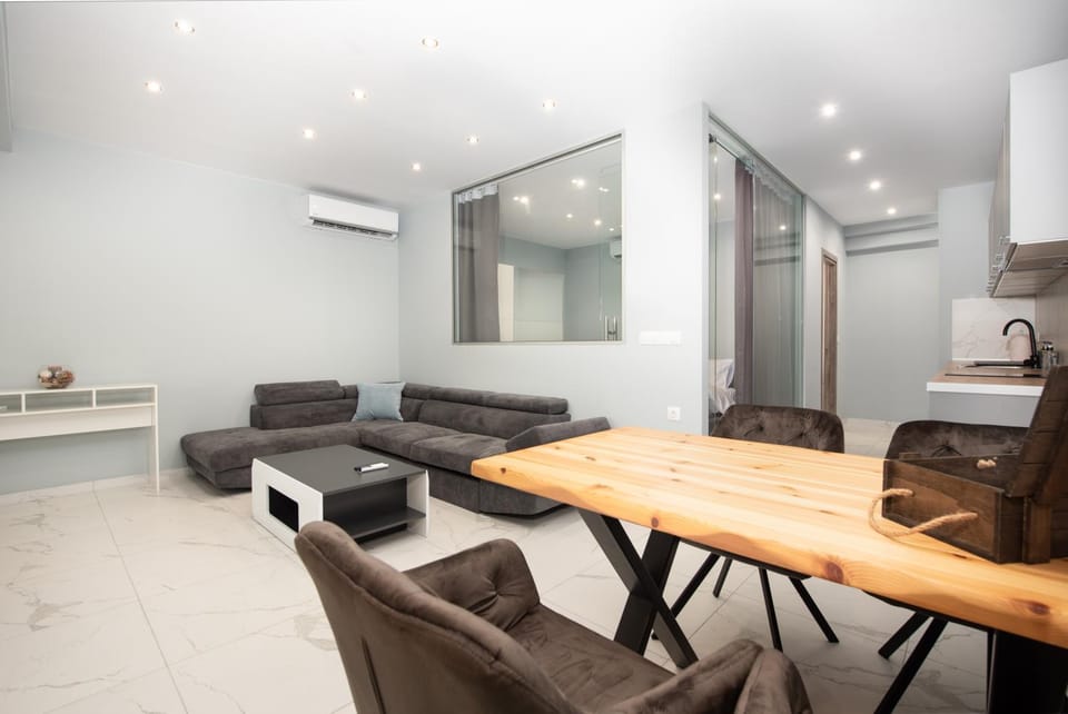 Seating area, Dining area, air conditioner