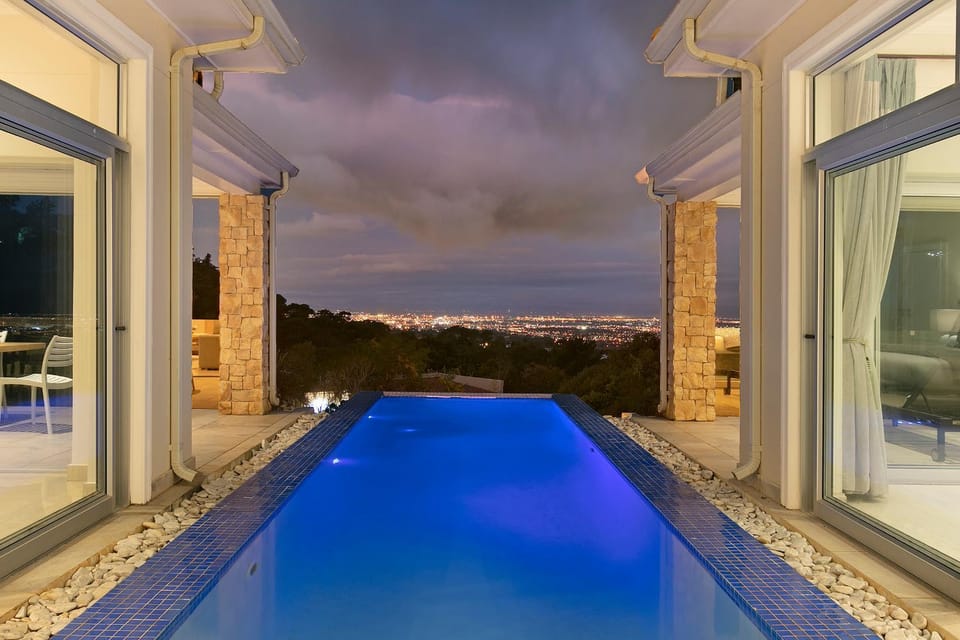 Two Luxury Villas - 10-Bed - Lyonesse & Lyons Den Villa in Cape Town