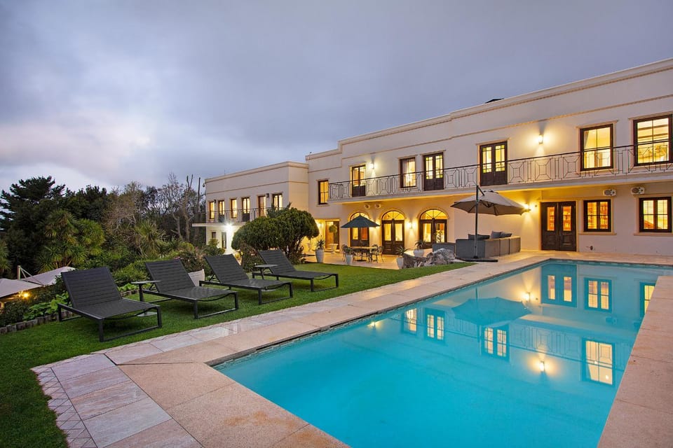 Two Luxury Villas - 10-Bed - Lyonesse & Lyons Den Villa in Cape Town