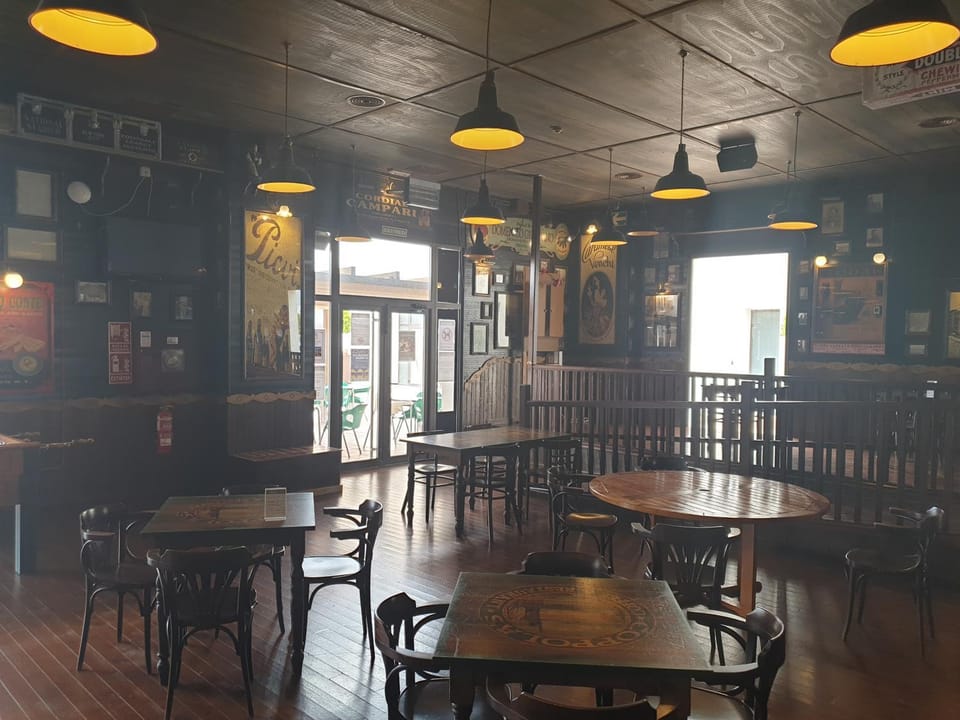 Restaurant/places to eat, Restaurant/places to eat