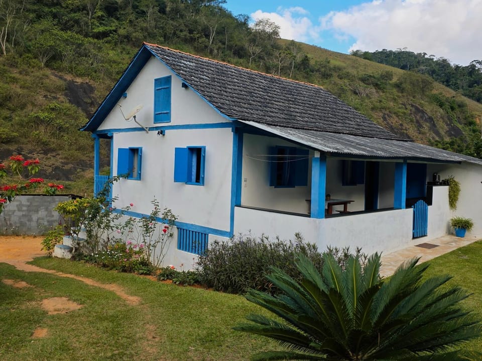 Property building, Day, Natural landscape, Garden, Garden view, Mountain view