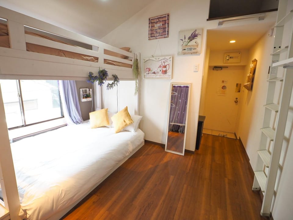 Bed, Living room, bunk bed