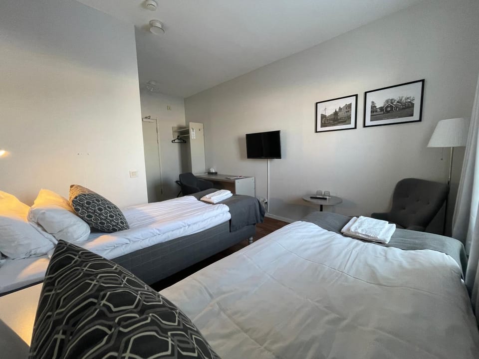 Property building, TV and multimedia, Seating area