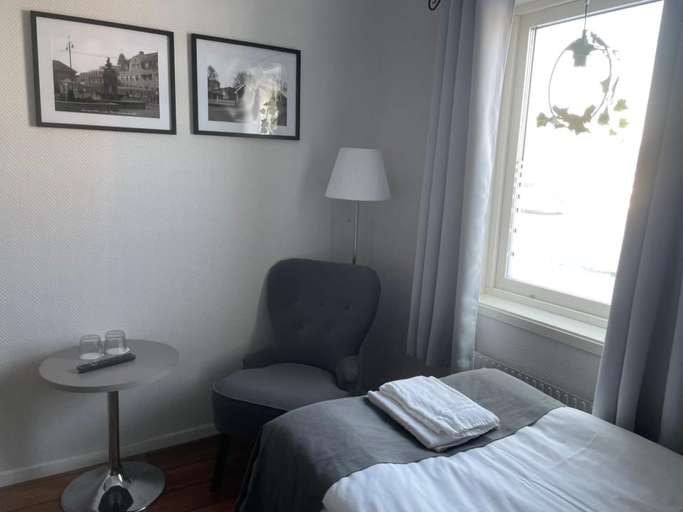 Property building, TV and multimedia, Seating area