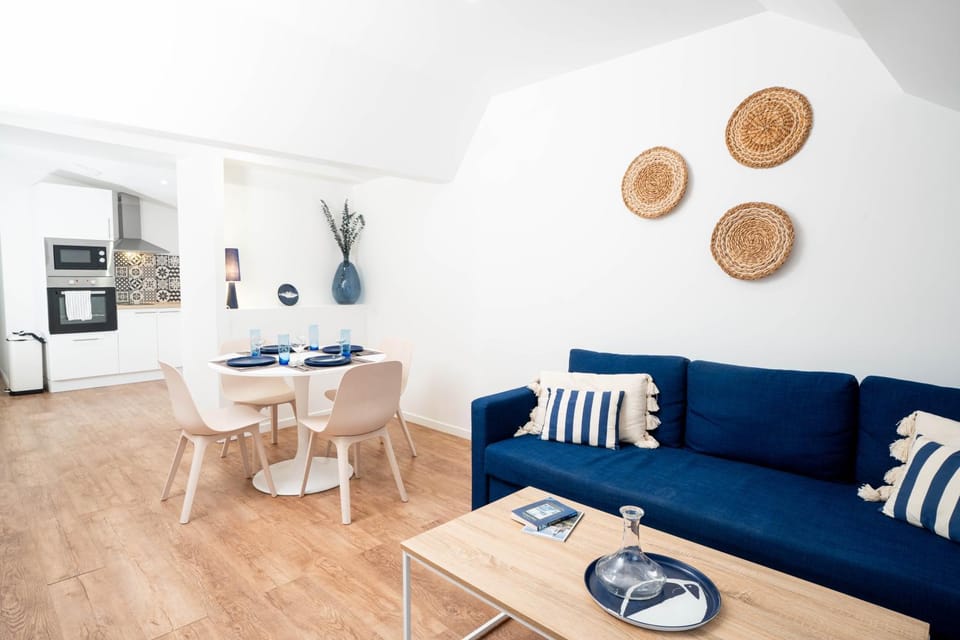 Kitchen or kitchenette, Seating area, Dining area