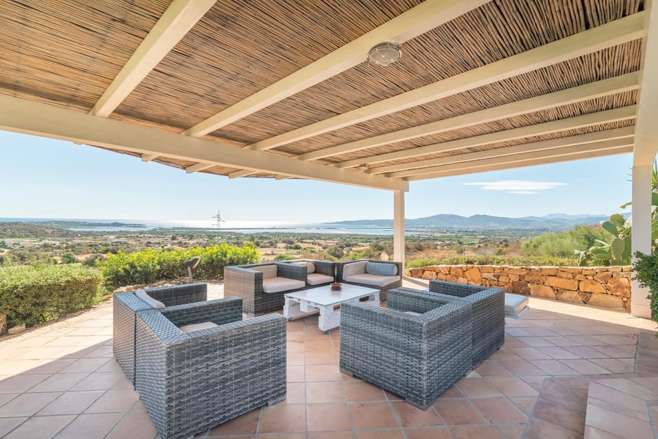 Property building, Balcony/Terrace, Living room
