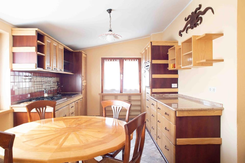 Kitchen or kitchenette, Dining area, minibar, pet friendly, stove