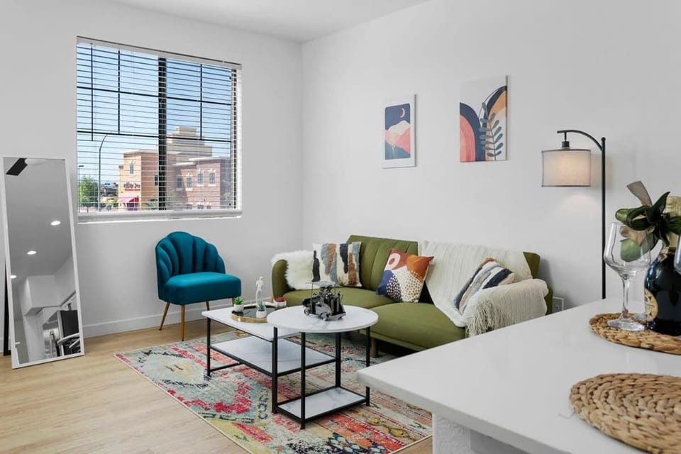CozySuites Glendale by the stadium with pool 08 Apartment in Glendale