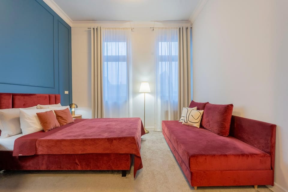 Bed, Photo of the whole room, Seating area, Bedroom