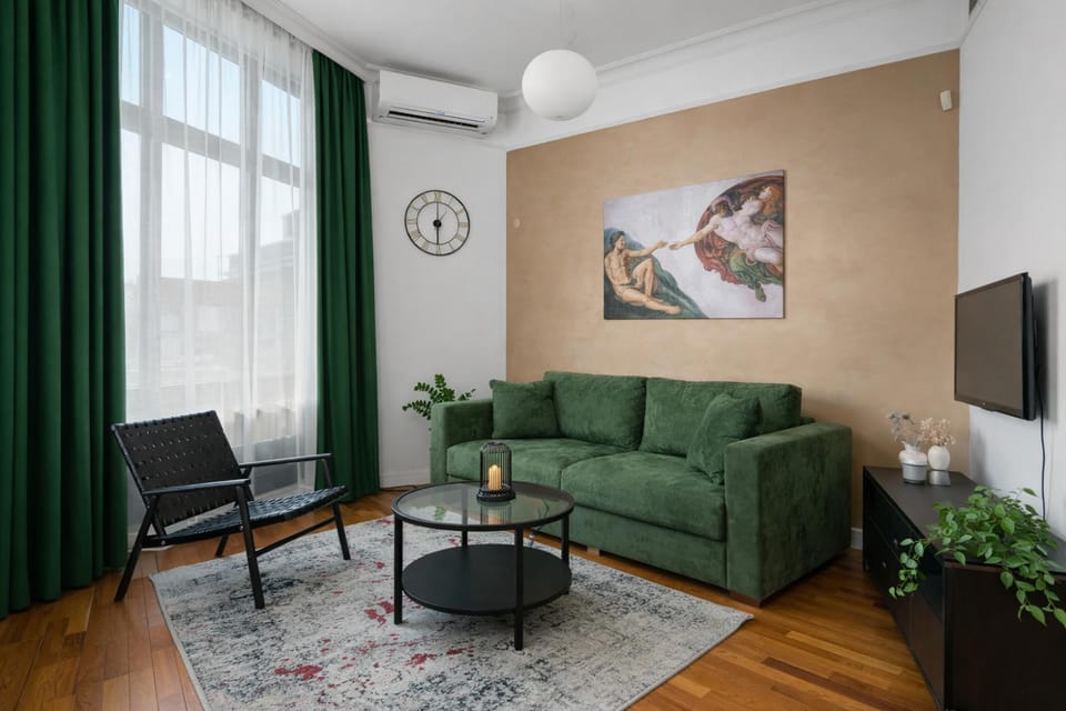 TV and multimedia, Living room, Seating area, air conditioner