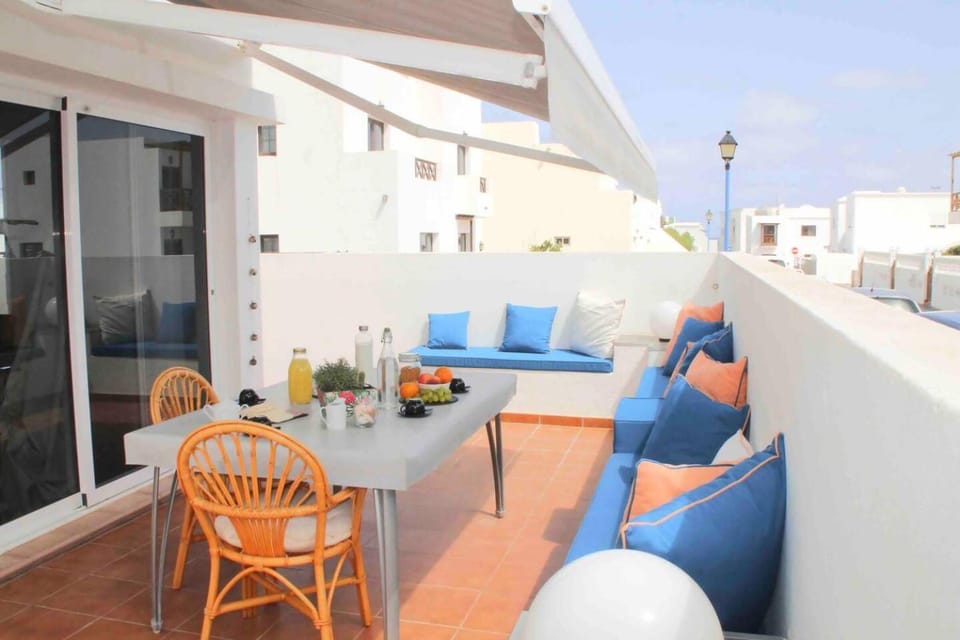 Gran terraza, 1 minuto de las piscinas naturales Apartment in Punta Mujeres