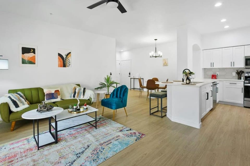 CozySuites Glendale by the stadium with pool 02 Apartment in Glendale
