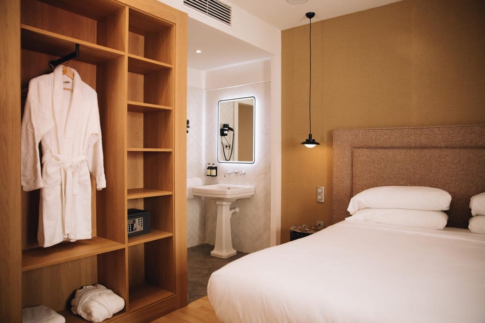 Bed, Bathroom, Bedroom, wardrobe