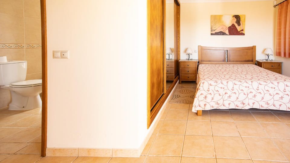 Bed, Bathroom, Photo of the whole room, Bedroom, air conditioner