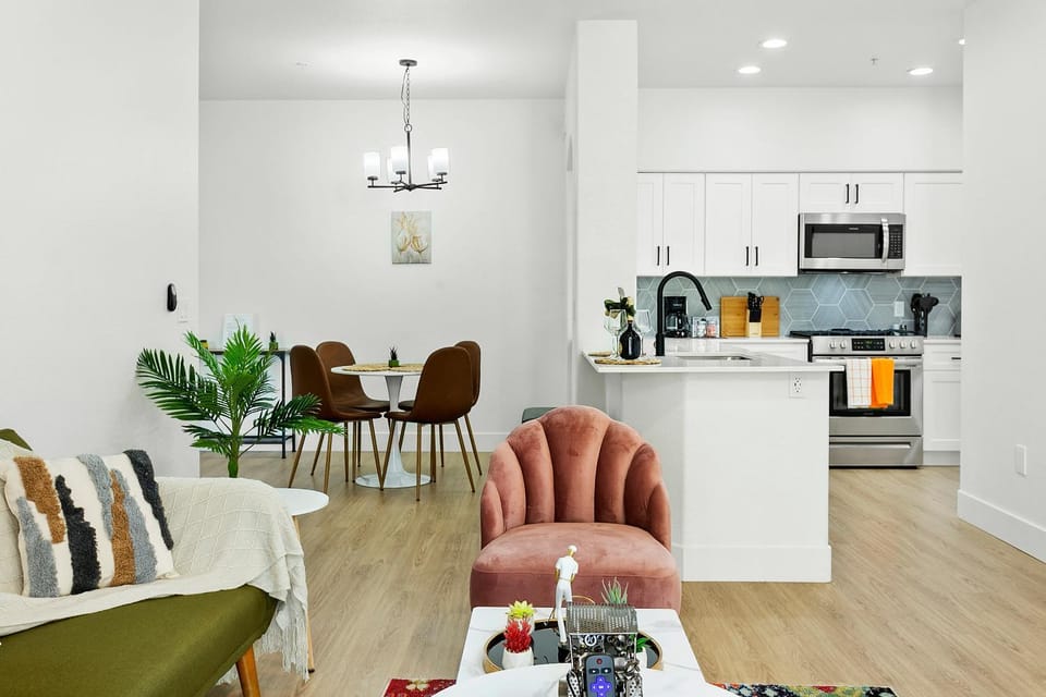 CozySuites Glendale by the stadium with pool 06 Apartment in Glendale