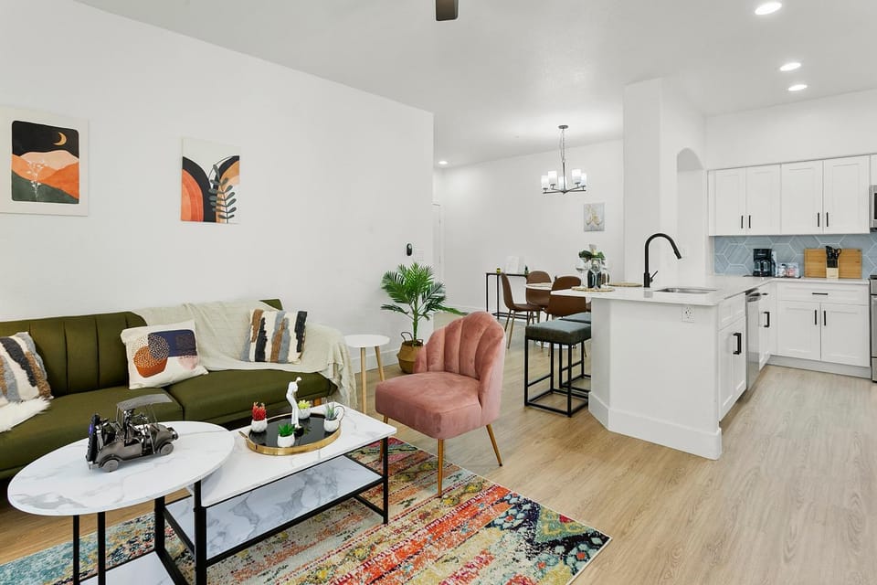 CozySuites Glendale by the stadium with pool 06 Apartment in Glendale