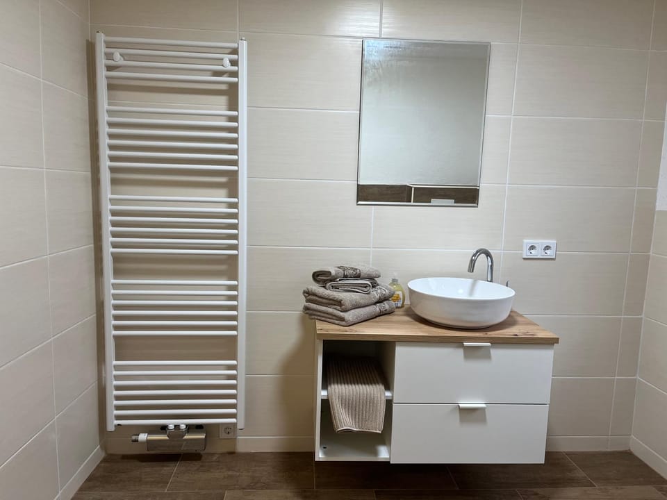 Bathroom, towels