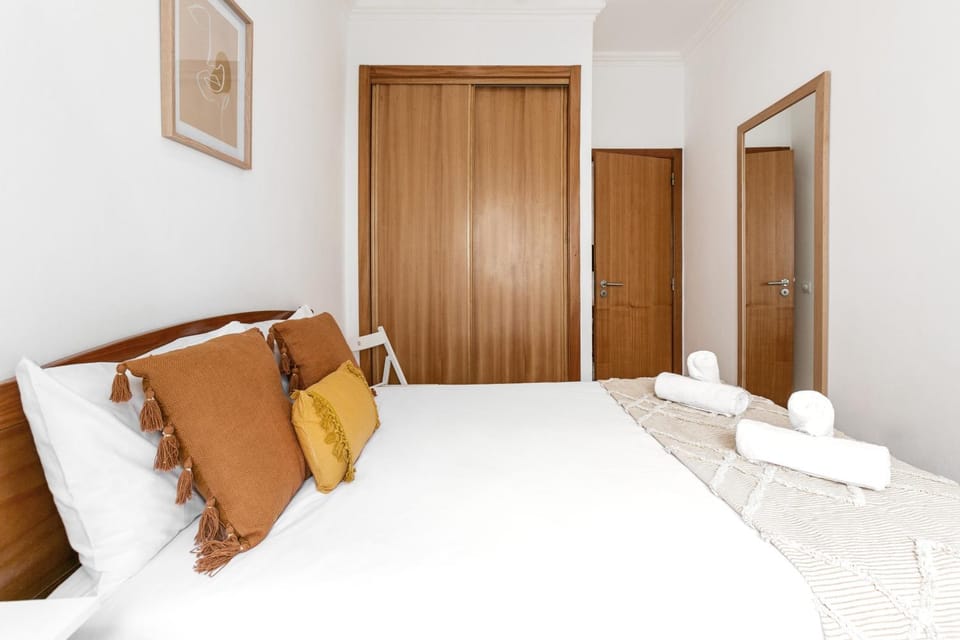 Bed, Decorative detail, wardrobe