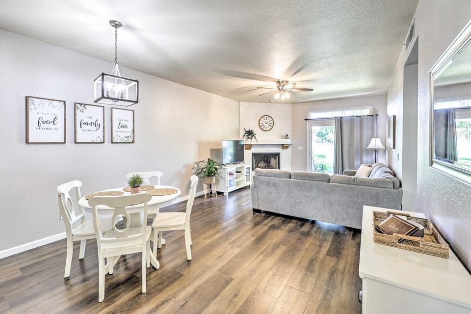 Golf Course Views & Pool Access: Glendale Condo! House in Glendale