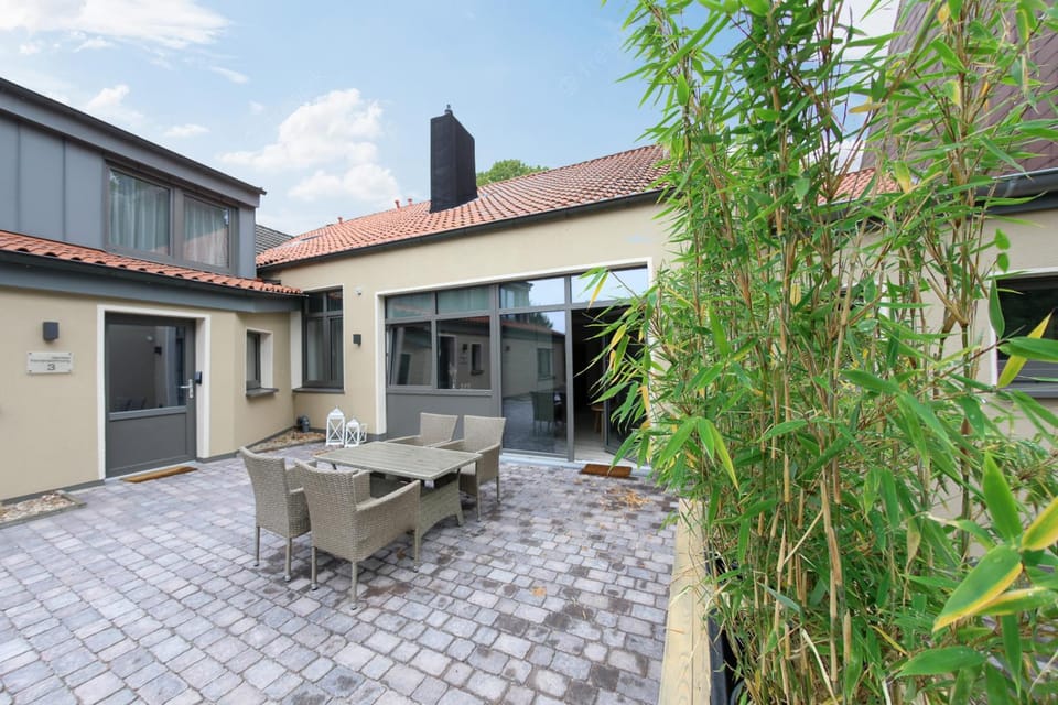 Patio, Day, Balcony/Terrace