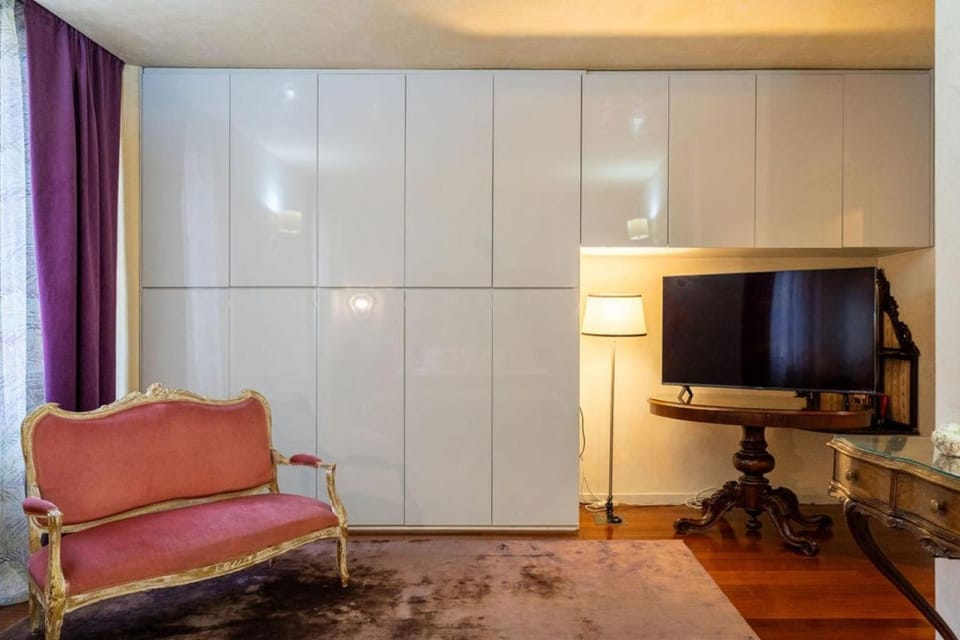 TV and multimedia, Seating area, wardrobe