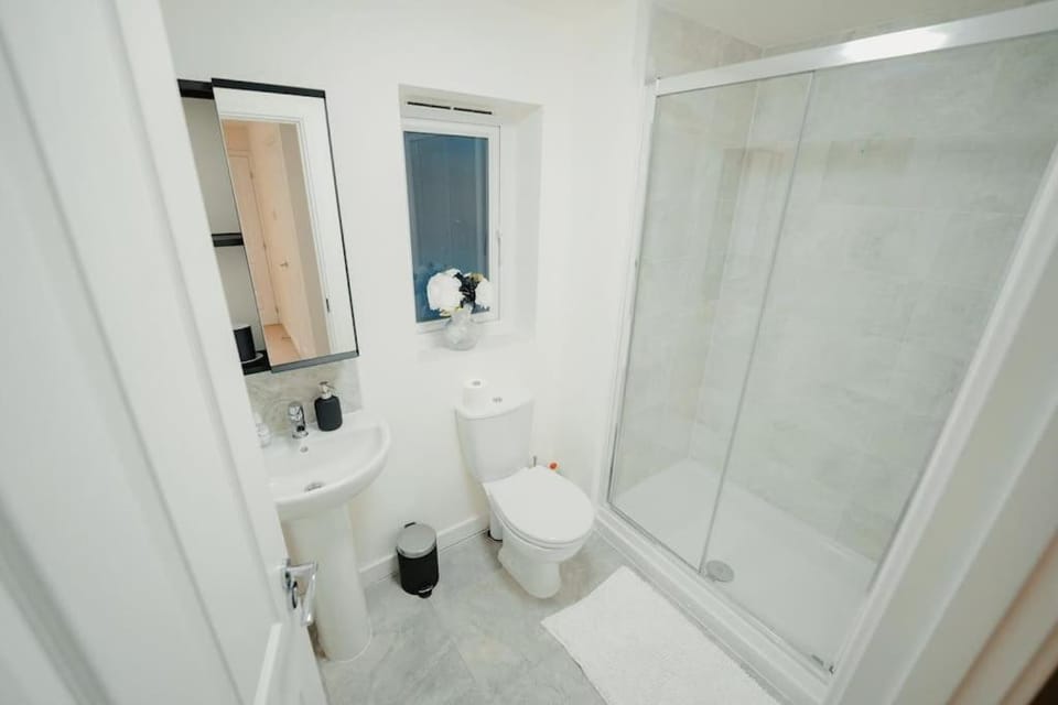 Shower, Toilet, Bathroom