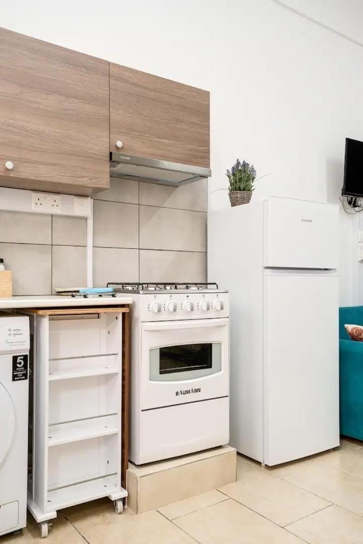 Cozy and Traditional - EC Studios Apartment in Larnaca