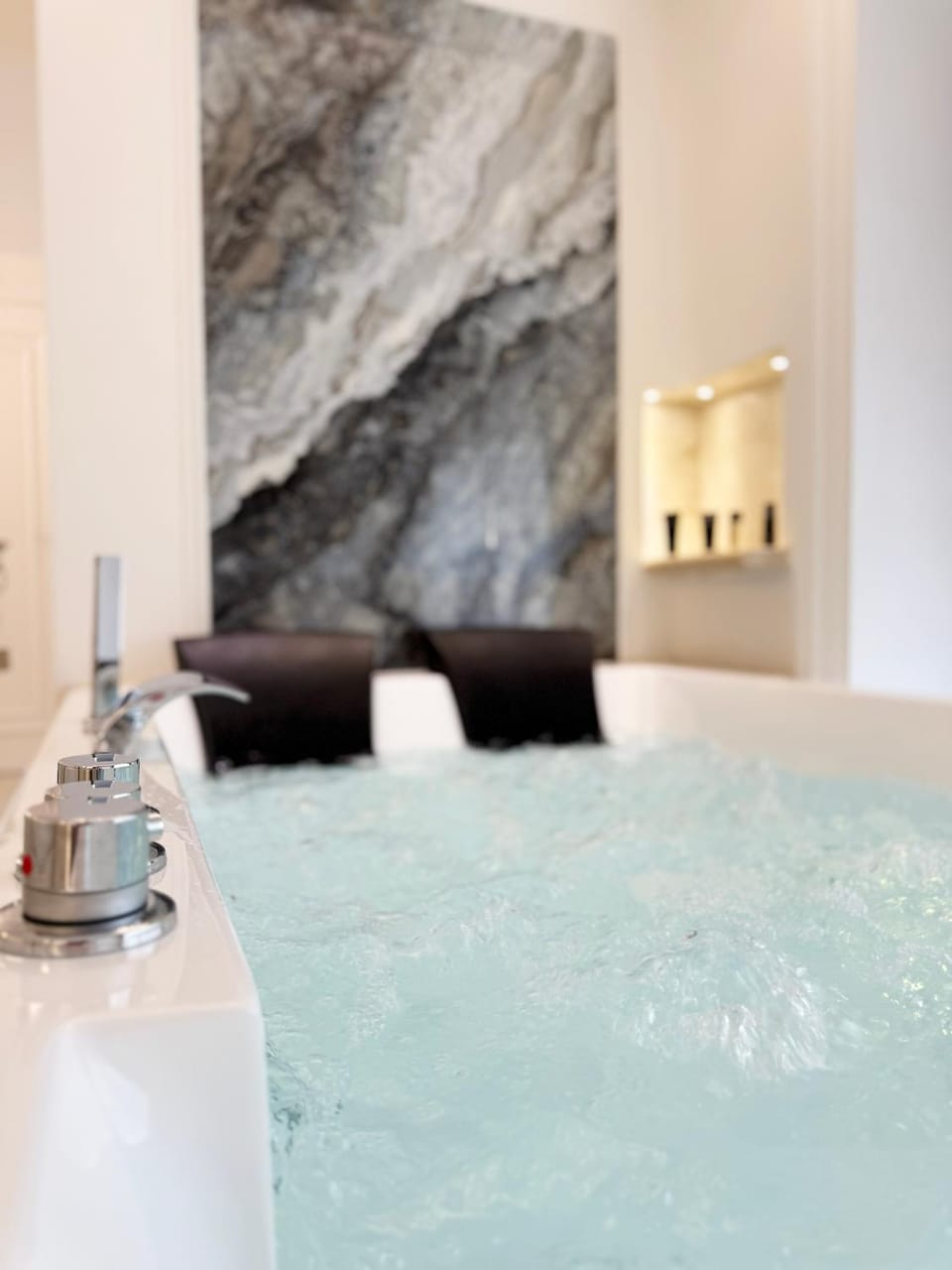 Hot Tub, Photo of the whole room, Bedroom