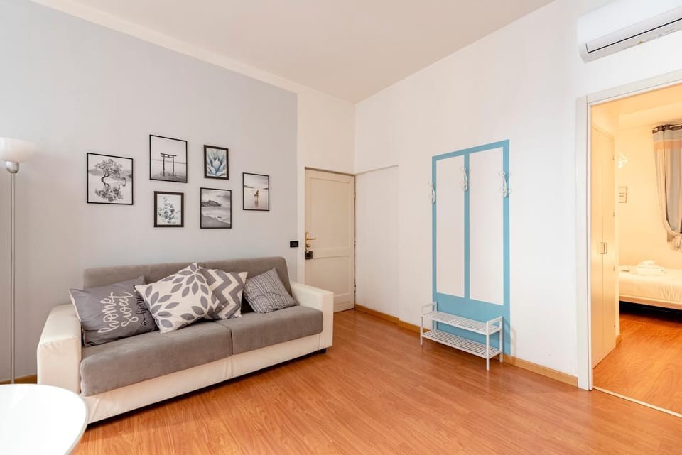 Living room, Photo of the whole room, Seating area