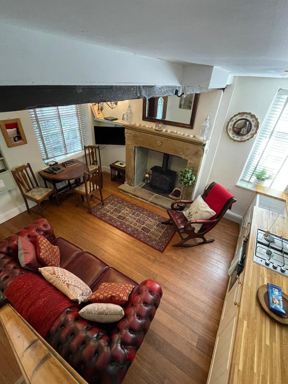 The Little Hideaway - Historic Gem off Haworth Main Street -Log Fire House in England