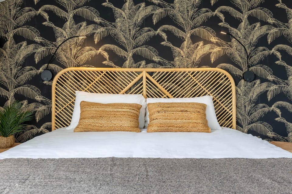 Bed, Bedroom, heating, internet