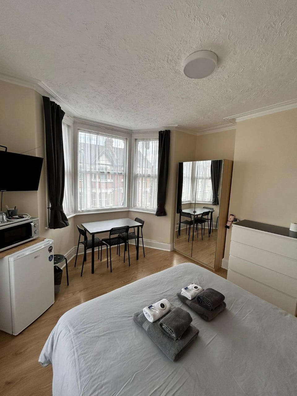 WIllesden Lodge Guest House Bed and Breakfast in London