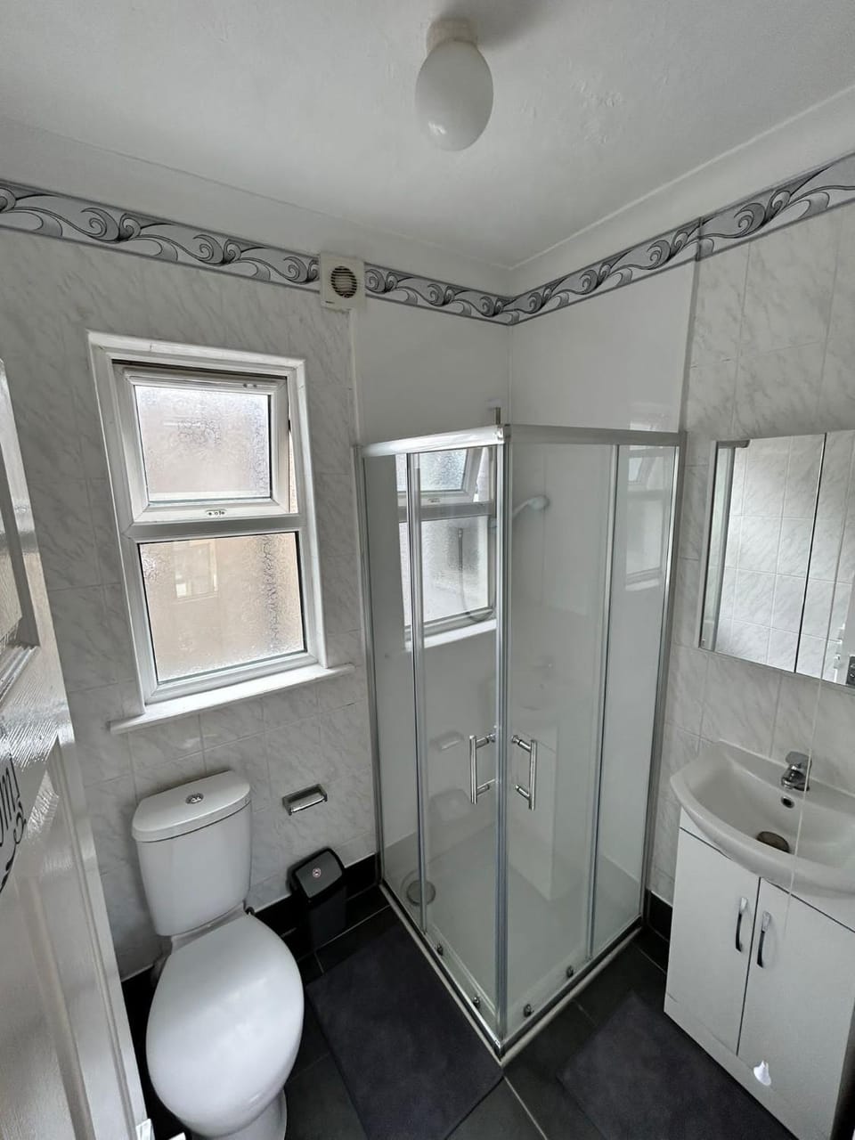 WIllesden Lodge Guest House Bed and Breakfast in London