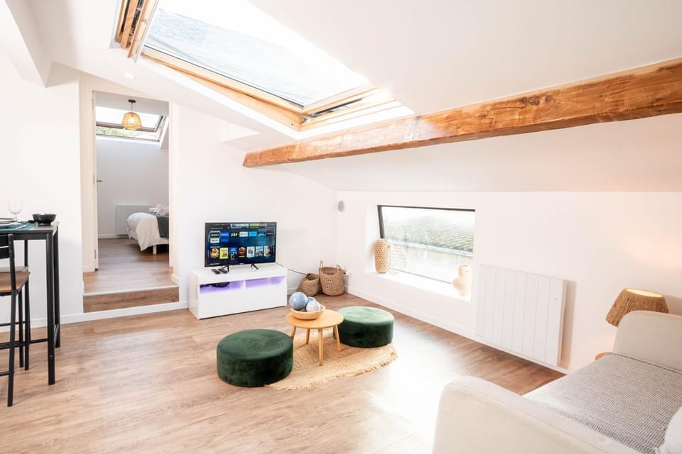 TV and multimedia, Seating area