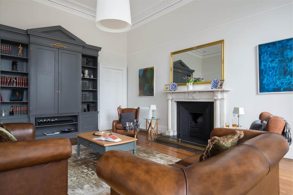 TV and multimedia, Living room, Seating area, flat iron