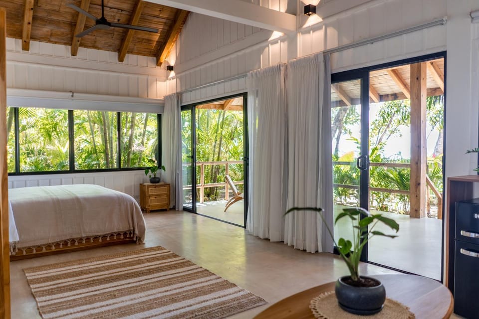 Bed, Garden, View (from property/room), Balcony/Terrace, Photo of the whole room, Bedroom, Sea view