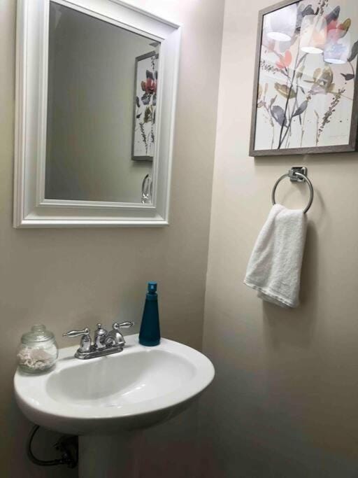 * Posh Place * King Bed * Long Term Stays * House in Durham