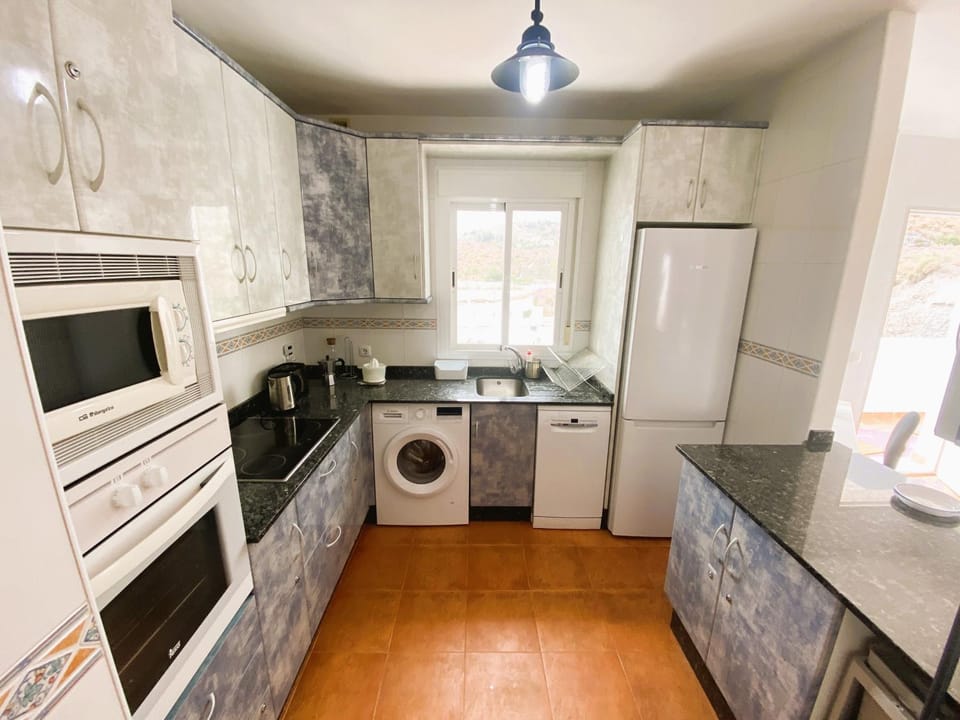 dishwasher, pet friendly, stove, toaster, washing machine, kitchen