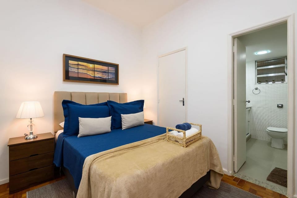 2BDRs 100m from Copacabana Beach | DF 97/702 Apartment in Rio de Janeiro