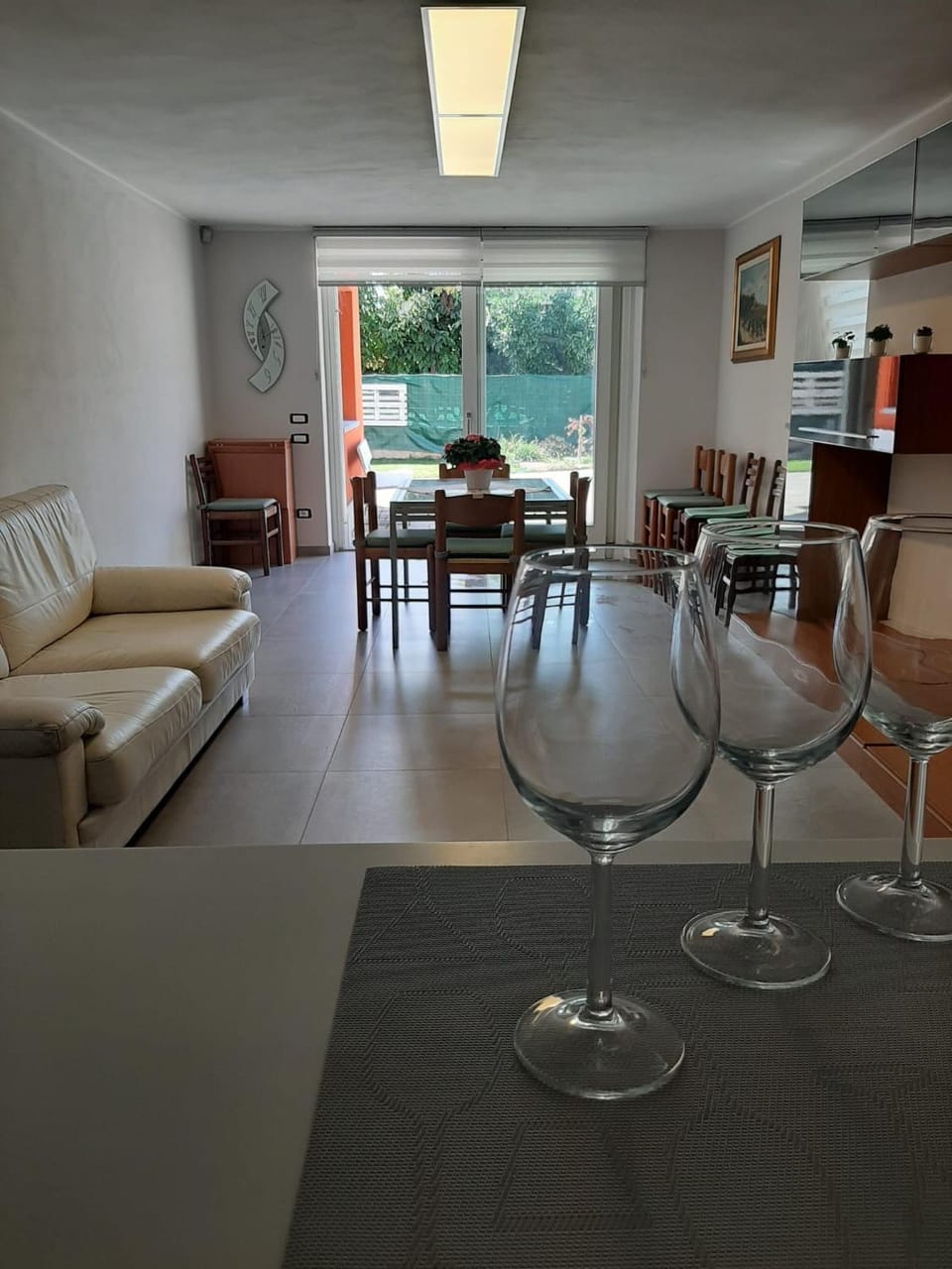 Seating area, Dining area, Diving