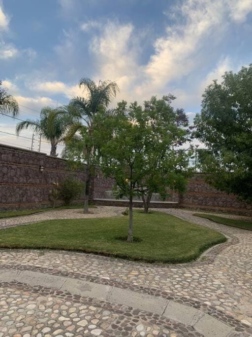 Villa Quinta Lomas casa completa con aéreas verdes Villa in State of Guanajuato