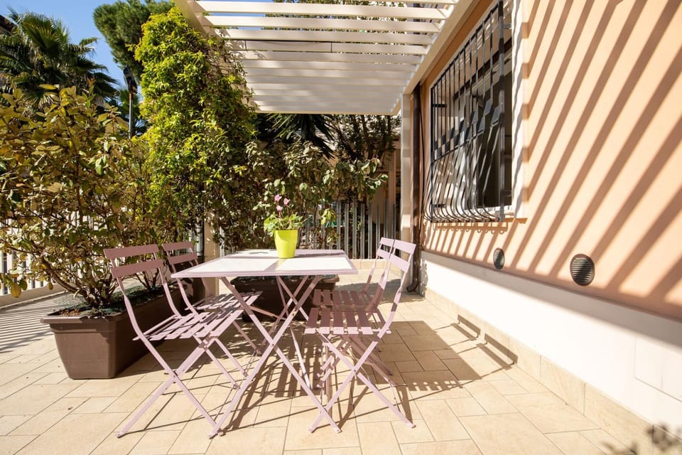 Patio, Garden, Dining area