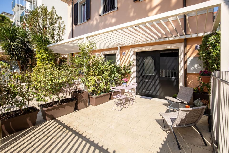Property building, Patio, Day