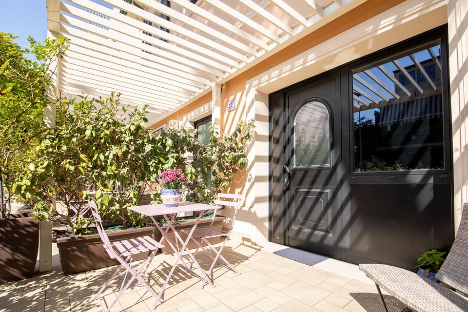 Patio, Day, Balcony/Terrace